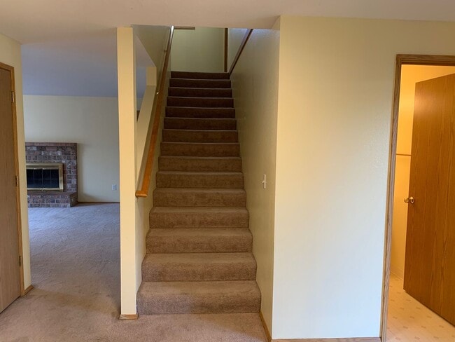 Building Photo - Spacious Home with Large Backyard in Union...