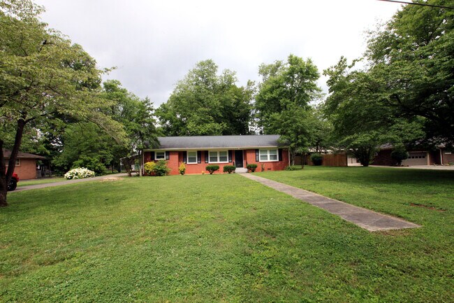 Building Photo - 308 S Baird Ln