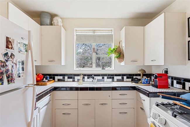 Building Photo - 1304 Kirkwood Rd