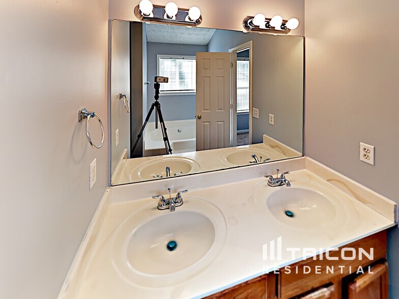 Building Photo - 93 Linville Pointe