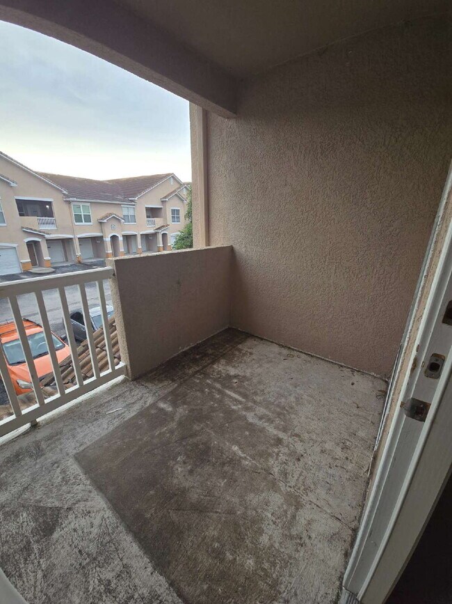 Building Photo - "Charming 1-Bedroom Condo Retreat in Tampa's Serene Villa View Circle"