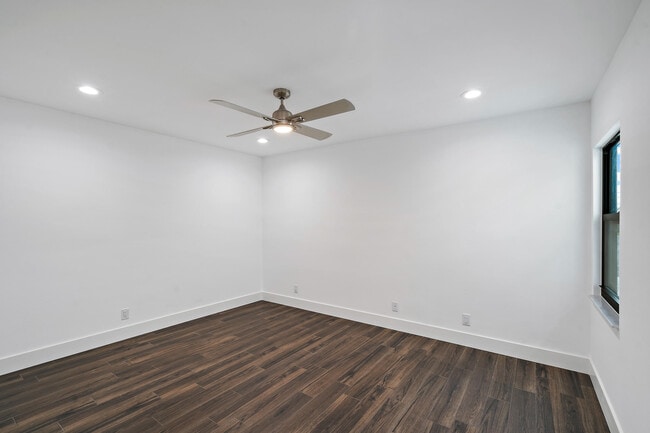 Building Photo - 131 Palm Ave