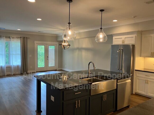 Building Photo - 415 Sunbelt Dr