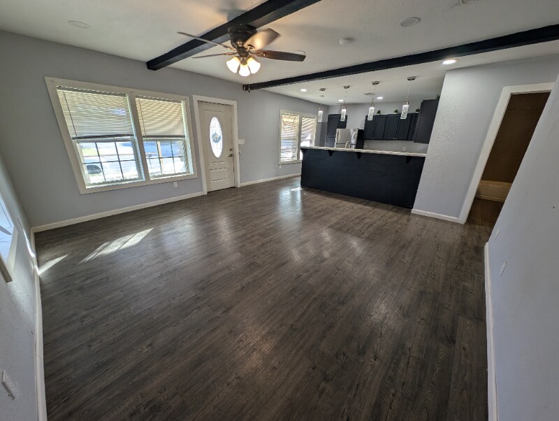 Building Photo - 406 Goliad St