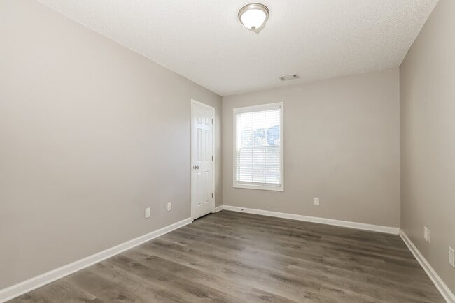 Building Photo - 1086 Maria Dr