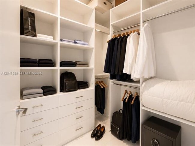 Building Photo - 17121 Collins Ave