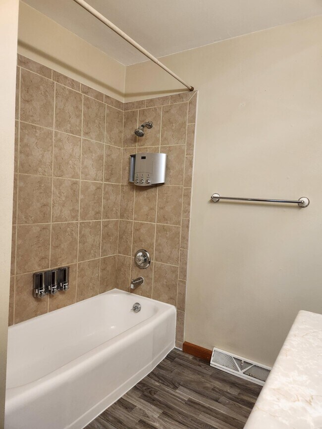 Building Photo - 2410 W 20th Street Rd