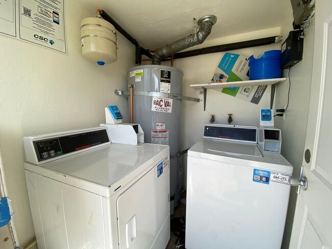 Building Photo - Remodeled 2 bedroom 1 bath townhouse