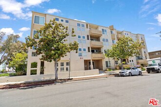 Building Photo - 10790 Rose Ave