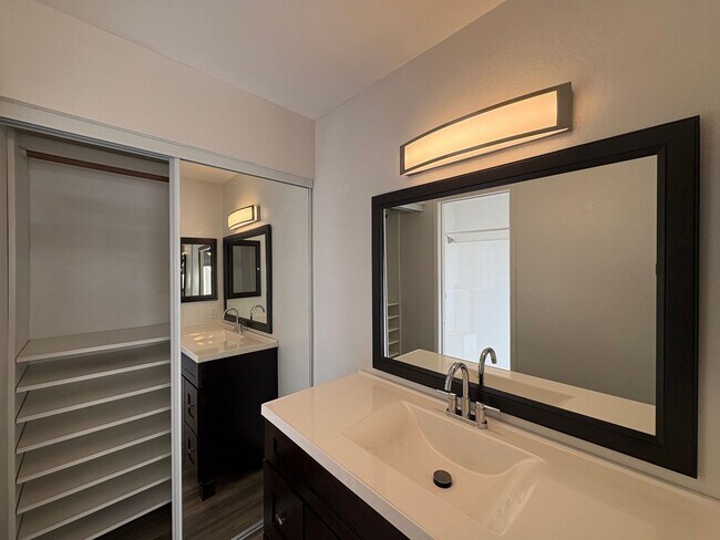 Building Photo - Modern 2BD/2BA San Marcos Condo w/ In-Unit...