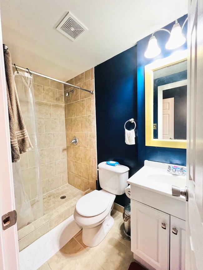 Building Photo - LAKE RIDGE TOWNHOUSE - HANDY TO QUANTICO A...