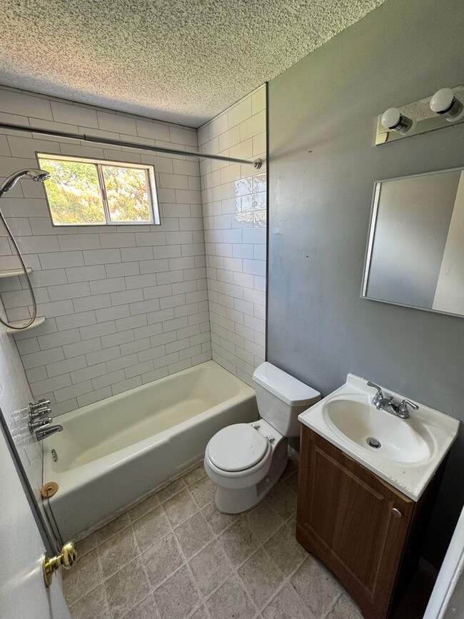 Building Photo - Spacious 3 Bed 1.5 Bath in Henrico