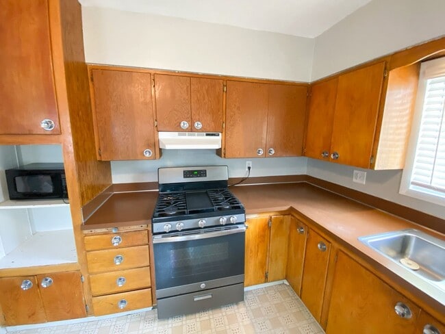 Building Photo - 3 Bedroom House for Rent!