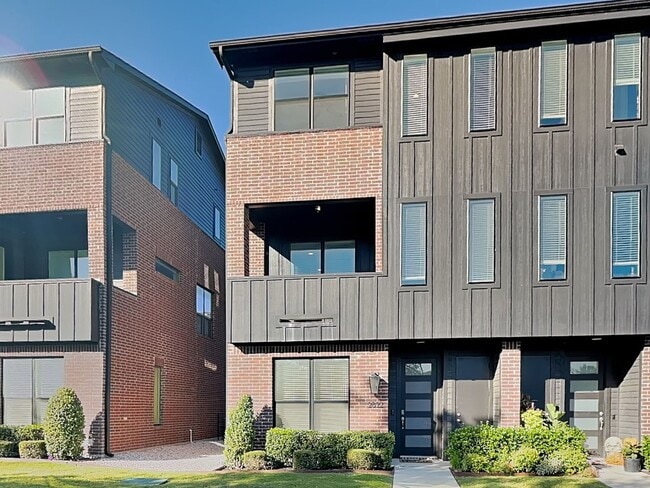 Primary Photo - Fabulous 3-Story Townhouse in Frisco Heigh...