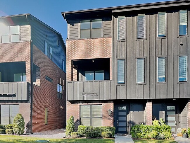 Primary Photo - Fabulous 3-Story Townhouse in Frisco Heights! 1 mile from TCU!