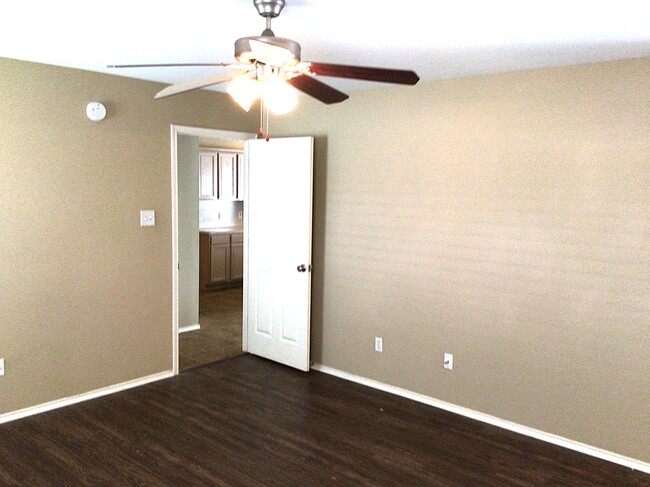 Building Photo - 15639 Barber Grove Ln