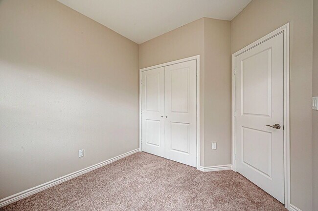 Building Photo - 5530 Hirondel
