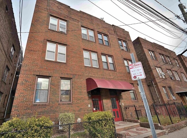 Building Photo - 262 Clendenny Ave