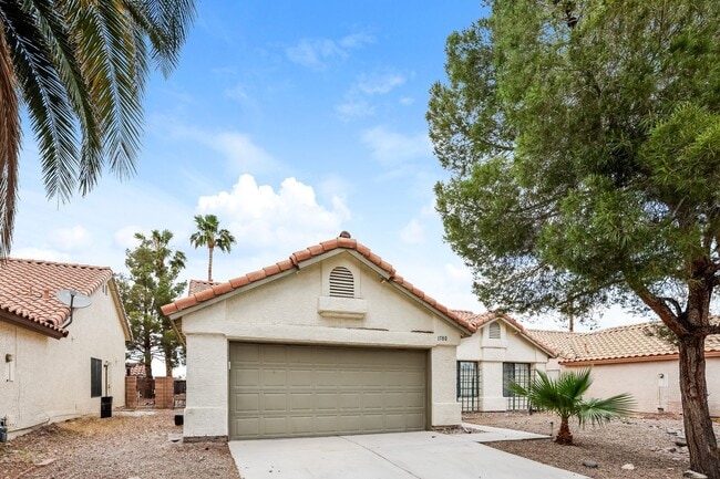 Building Photo - One Story 3 Bed / 2 Bath Single Family Home with Fenced Yard in Las Vegas