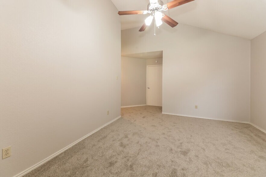 Building Photo - 3702 Knights Bridge Dr