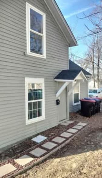 Private side entrance - 109 E North St