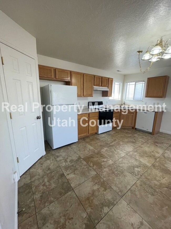 Building Photo - 467 W Harvest Moon Dr