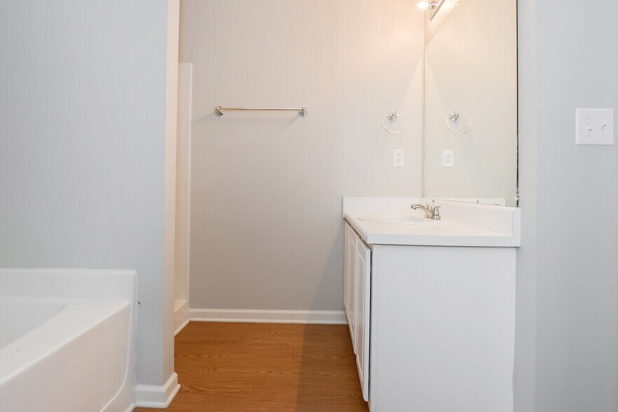 Building Photo - 204 Happy Trail