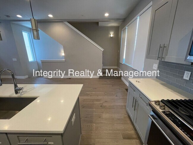 Building Photo - 2815 W 25th Ave