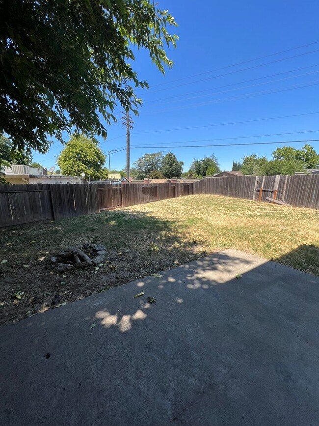 Building Photo - 7735 Las Lilas Ct