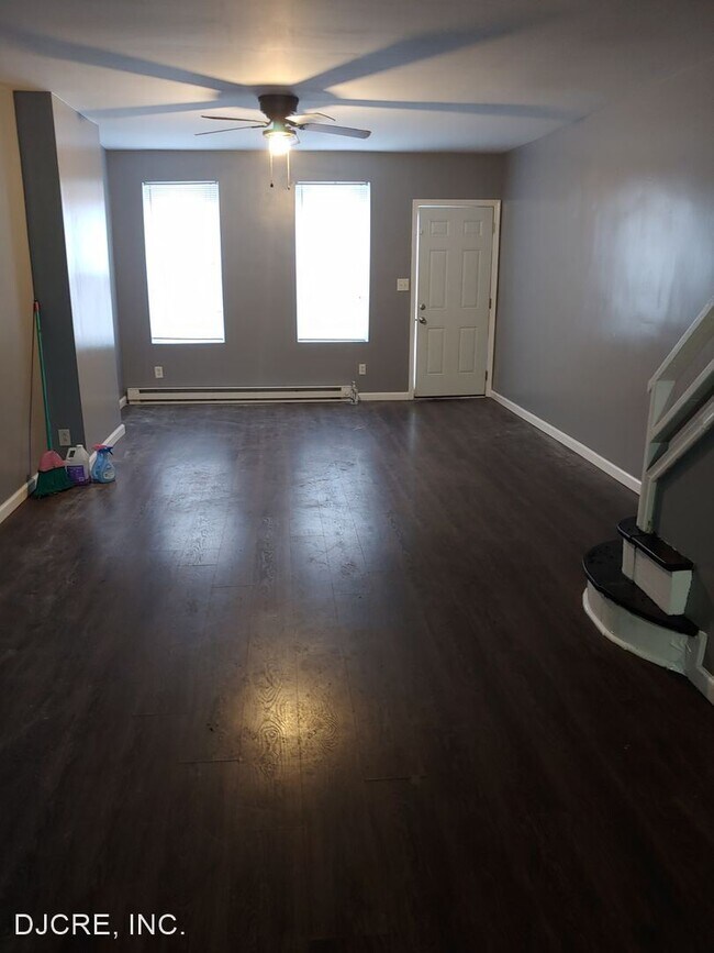 Building Photo - 2 br, 1 bath House - 847 E Hilton Street