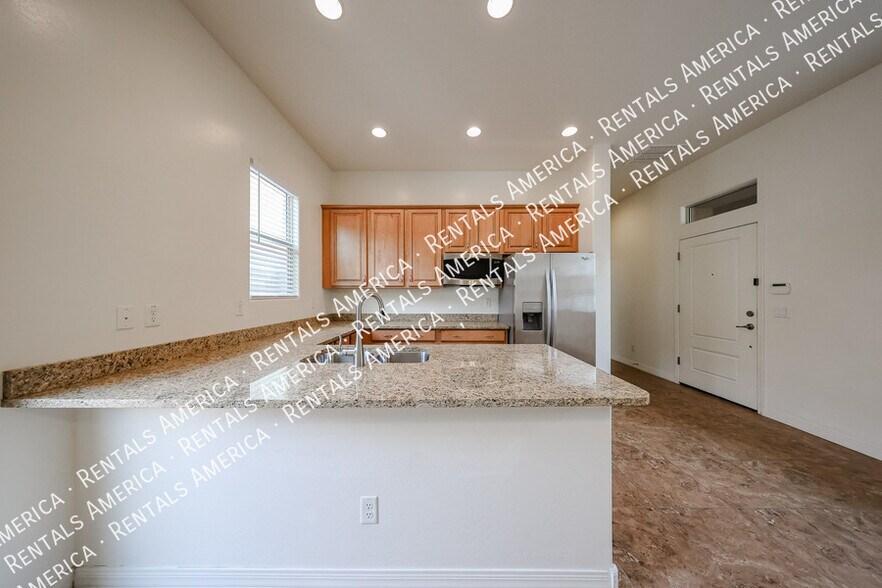 Building Photo - 1133 E Buckingham Ave