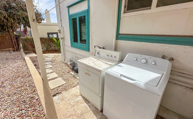 Building Photo - Albatross South