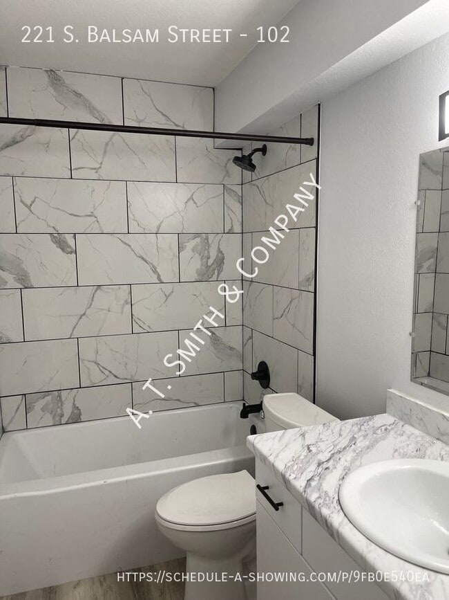 Building Photo - 221 S Balsam St