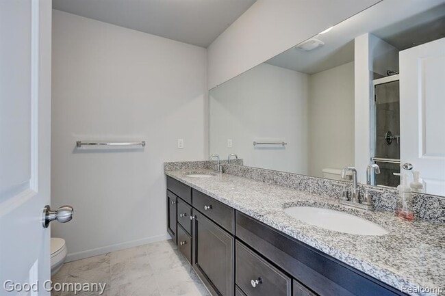 Building Photo - 2500 Normandy Rd