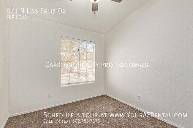 Building Photo - 871 N Los Feliz Dr