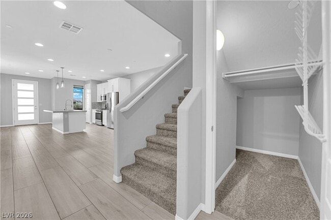 Building Photo - 11665 Redwood Mountain Ave