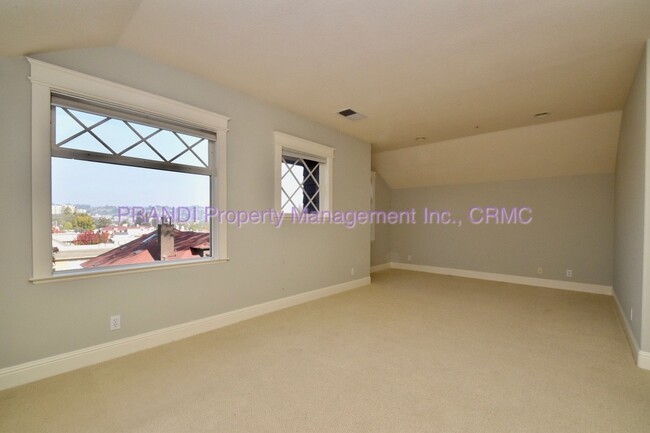 Building Photo - Coming Soon! 3 Bedroom Larkspur Townhouse.