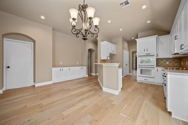 Building Photo - 4617 Kingsway Ln
