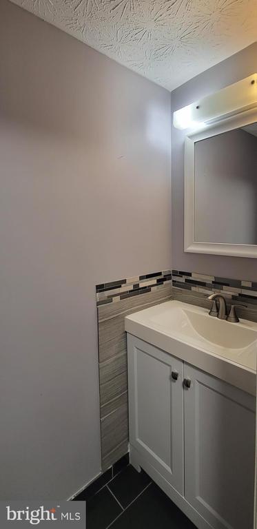 Building Photo - 15549 N Oak Ct