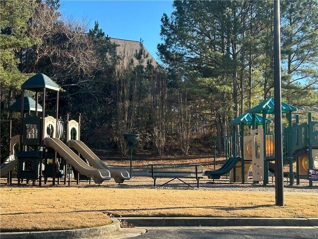 Building Photo - 61 Longwood Ct