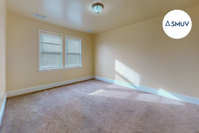 Building Photo - Updated 2 bedroom in Bel-Air Edison w/laun...