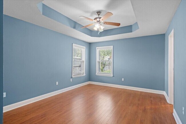 Building Photo - 15116 Rosewood St