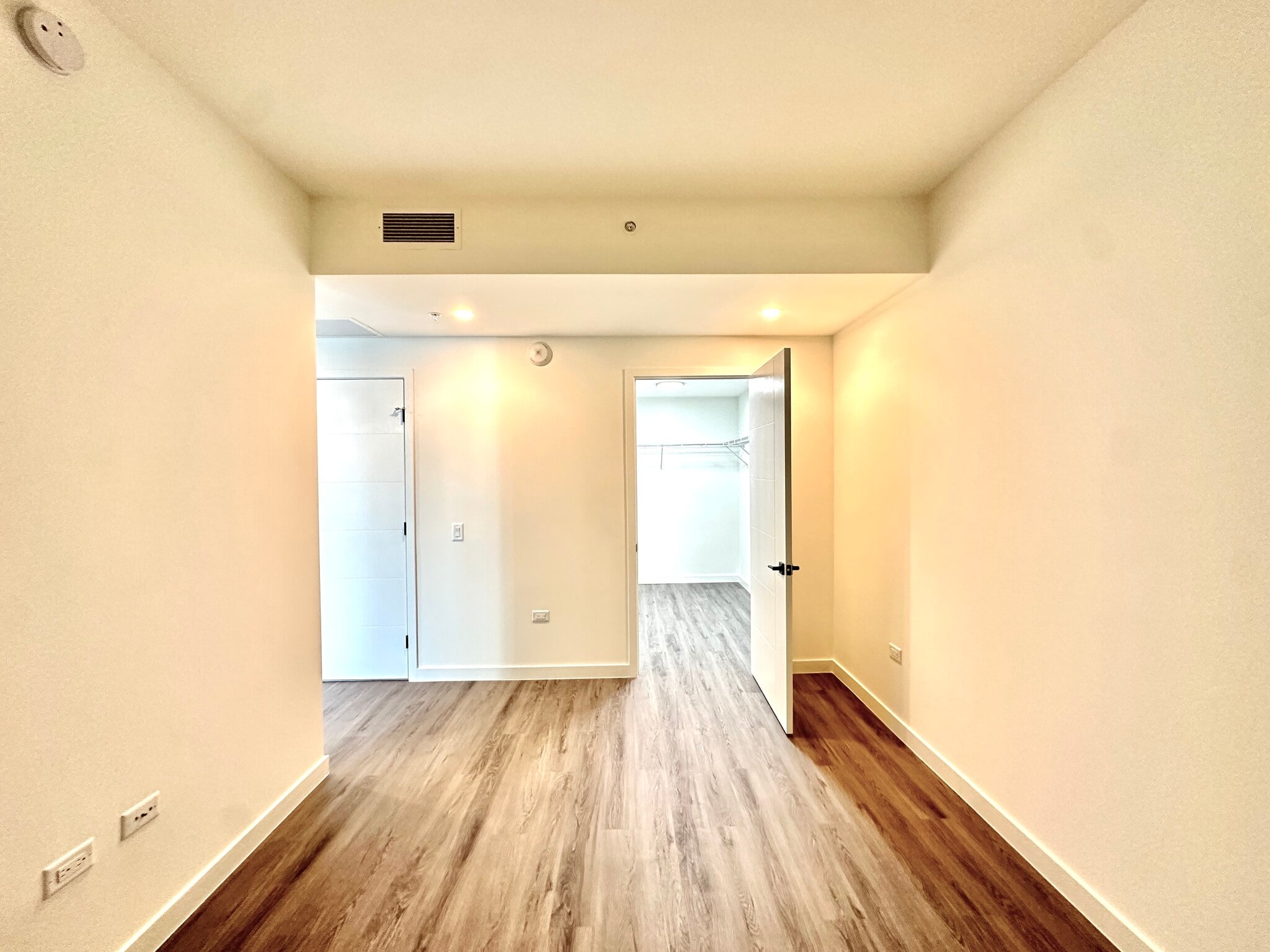 Building Photo - 1900 NW 1st Pl