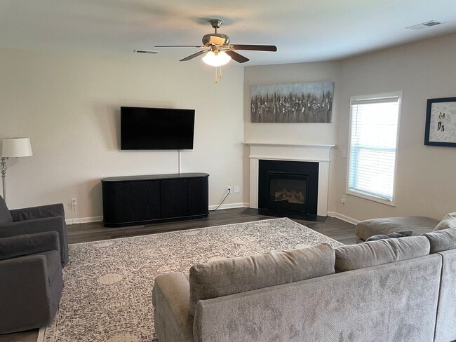 Building Photo - Stunning 4BR Home with Fenced Yard, Loft & Luxury Finishes in Elgin! Available July 1st!