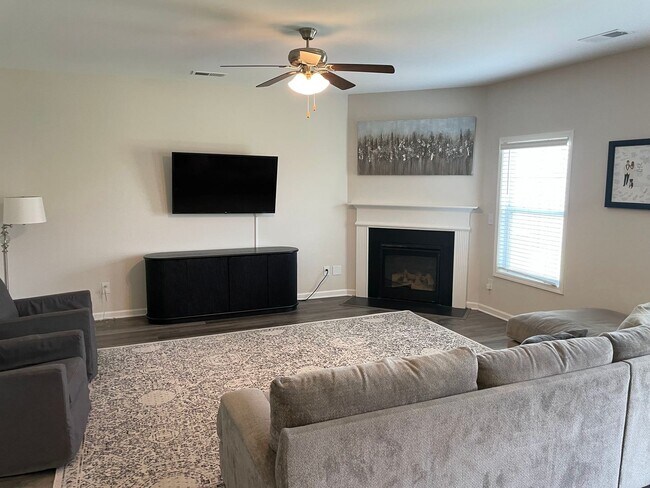 Building Photo - Stunning 4BR Home with Fenced Yard, Loft & Luxury Finishes in Elgin! Available June 2026!