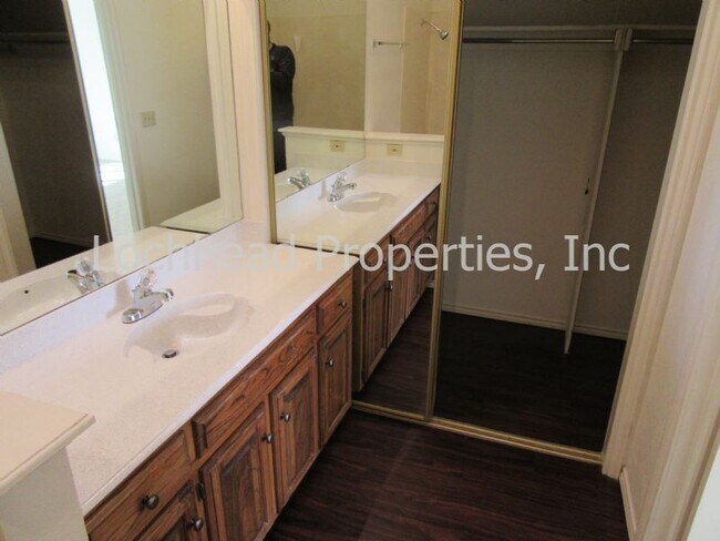 Building Photo - Beautiful Duplex in Plano!!!