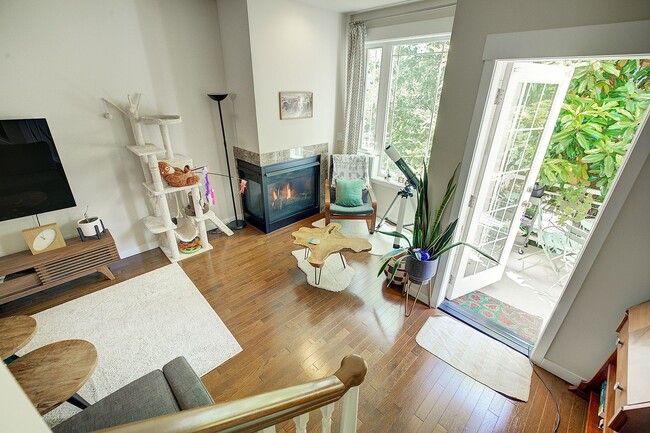 Building Photo - 2bd/2.5ba Seattle Townhome