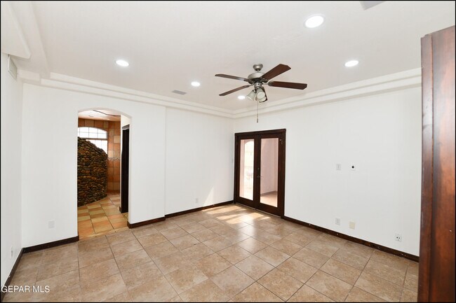 Building Photo - 7318 Corona Del Sol Dr