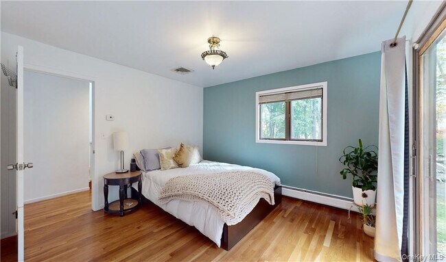 Building Photo - 96 Old Pascack Rd