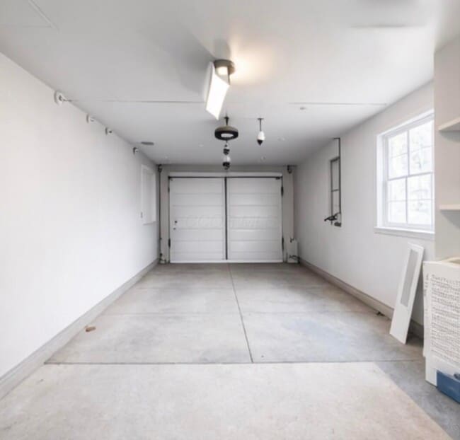 Building Photo - 3535 Paris Blvd